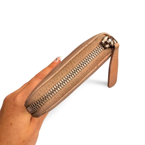 Chanel Pink Taupe Quilted Zip Around Wallet Lambskin COA Authenticated & Dusty - Picture 4 of 13